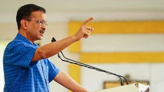 Arvind Kejriwal: மக்களவைத் தேர்தலின் போது பிரச்சாரம் செய்வதற்காக மே 10 ஆம் தேதி நீதிமன்றக் காவலில் இருந்து விடுவிக்கப்பட்ட ஆம் ஆத்மி கட்சி (ஆம் ஆத்மி) தேசிய ஒருங்கிணைப்பாளரும் டெல்லி முதல்வருமான அரவிந்த் கெஜ்ரிவாலை ஜூன் 2 ஆம் தேதி சிறைக்கு திரும்புமாறு உச்ச நீதிமன்றத்தால் உத்தரவிடப்பட்டுள்ளது