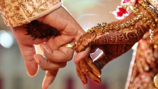 மேஷம்: காதலில் துரோகம் செய்வதால் மனதளவில் பாதுகாப்பின்மையை உணரலாம். எல்லாவற்றையும் மறந்து புதிதாகத் தொடங்க நினைத்தால், உங்கள் கனவு நிச்சயம் நனவாகும். &nbsp;