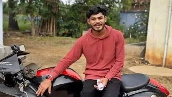 பிரபல யூடியூபர் டிடிஎஃப் வாசன் அதிரடி கைது.. 6 பிரிவுகளின் கீழ் வழக்குப்பதிவு! பிரபல யூடியூபர் டிடிஎஃப் வாசன் அதிரடி கைது.. 6 பிரிவுகளின் கீழ் வழக்குப்பதிவு!