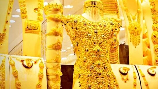நேற்றைய தங்கம் விலை நிலவரம்: சென்னையில் 22 கேரட் ஆபரணத் தங்கத்தின் விலை நேற்று (மே 29) சவரன் ரூ.54,200-க்கு விற்கப்பட்டது. ஒரு கிராம் ஆபரணத் தங்கத்தின் விலை ரூ.6775-க்கு விற்பனை செய்யப்பட்டது.