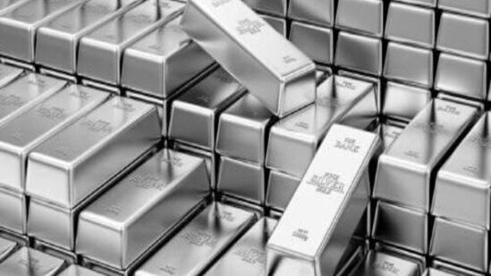 நேற்றைய வெள்ளி விலை நிலவரம்: வெள்ளி விலை நேற்று (மே 29) ஒரு கிராம் ரூ.102.20க்கும், ஒரு கிலோ வெள்ளி ரூ.102,200-க்கும் விற்பனையானது.