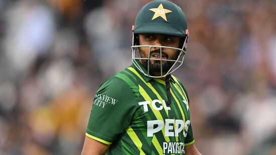 Babar Azam: ‘பாபர் அசாம் 3வது வரிசையில் பேட்டிங் செய்ய வேண்டும்’: பாகிஸ்தான் முன்னாள் கேப்டன் சோயப் மாலிக் யோசனை(Photo by Glyn KIRK / AFP) 