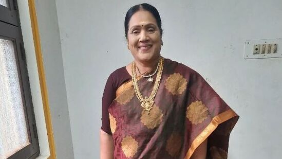 வெறுத்துப் போய்விட்டதுஒரு கட்டத்தில் எனக்கு வாழ்க்கையே வெறுத்துப் போய்விட்டது இதையடுத்து நான் விவாகரத்து கூட விண்ணப்பித்து பார்த்தேன். ஆனாலும், அதன் பின்னர் ஒன்றாக வாழத்தான் செய்தோம். வேறு யாராவது அந்த நிலைமையில் இருந்தால், நிச்சயமாக தற்கொலை செய்து கொண்டிருப்பார்கள்; இல்லை அவரை விட்டு சென்று இருப்பார்கள்.&nbsp;ஒருமுறை அவருக்கு ட்ரெயினில் சென்று கொண்டிருக்கும் பொழுது மாரடைப்பு வந்துவிட்டது. இதையடுத்து அவர் மருத்துவமனையில் அனுமதிக்கப்பட்டிருந்தார். அவர் அடுத்த 4 2 மணி நேரத்தில் இறந்து விடுவார் என்று என்னிடம் மருத்துவர் சொன்னார்கள்.&nbsp;&nbsp;