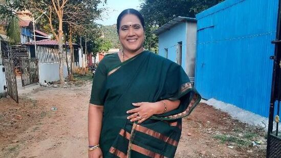 பணநெருக்கடி&nbsp;ஆனால் அவர் அதனை தொடர்ந்து உயிர் வாழ்ந்தார். அவர் அப்போது எனக்கென்று யாருமே இல்லையே எனக்காக நீ மட்டும் தான் இருக்கிறாய் என்று சொல்வார். காரணம் அவர் எடுத்த 10, 15 படங்களில் பெரும்பான்மையான படங்கள் தோல்வியை சந்தித்தன. அதனால் அவர் கடுமையான பண நெருக்கடியில் இருந்தார் யாருமே அவருக்கு உதவ முன் வரவில்லை. அவருடன் வாழ்ந்த அனைத்து நாட்களுமே எனக்கு வேதனையான நாட்கள்தான்” என்று பேசினார்.