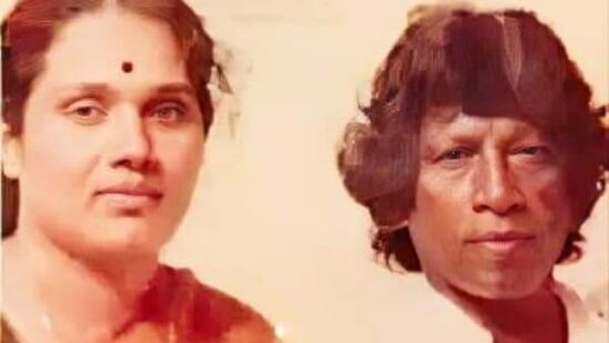 ஆனால் என்னுடைய கணவர் குடும்ப வாழ்க்கைக்குள் வந்த பிறகு, சினிமா வாழ்க்கை கூடாது என்று சினிமாவில் நடிப்பதற்கு தடை போட்டு விட்டார். நானும் அதற்கு சம்மதித்து விட்டேன். அவரைப் பொறுத்தவரை அவருக்கு அவரது வேலை மட்டும்தான் முக்கியம். என் மீது பெரிதாக பாசமெல்லாம் கிடையாது. என்னுடைய முதல் குழந்தை பிறக்கும் போது, அவர் என்னுடன் கூட இல்லை. அவருக்கு கோபம் வந்தால் வேறு யார் மீதும் காட்ட மாட்டார். என்னிடம்தான் காட்டுவார். என்னை அடித்து துன்புறுத்துவார்.&nbsp;&nbsp;