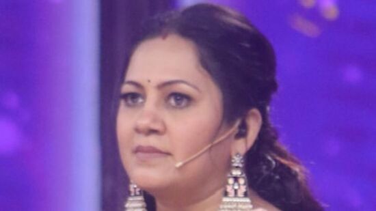 பெண்ணை பற்றி பேசக்கூடிய எல்லா கெட்ட வார்த்தைகளும் அவளது கால்களுக்கு நடுவே இருக்கும் உறுப்பை குறிப்பிடுவதாகவே இருக்கிறது. ஒரு பெண்ணை அவளது கண், காது, மூக்கு வாய் உள்ளிட்ட எதை வைத்தும் அடையாளப்படுத்தவில்லை.&nbsp;அவளது கால்களுக்கு இடையே இருக்கக்கூடிய உறுப்பை வைத்து மட்டும் நீங்கள் அடையாளப்படுத்துகிறீர்கள். எப்போதும் ஒரு பெண்ணை ஏன் அங்கிருந்தே பார்க்கிறீர்கள். &nbsp;&nbsp;&nbsp;