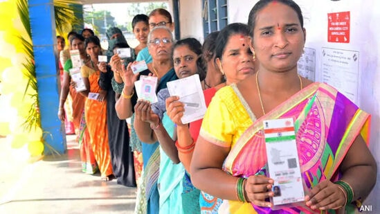 2019 மக்களவைத் தேர்தலில், மார்க்சிஸ்ட் கம்யூனிஸ்ட் கட்சி ஒரு இடத்திலும், ஆர்எஸ்பி ஒரு இடத்திலும் வெற்றி பெற்றன. மறுபுறம், இந்திய யூனியன் முஸ்லிம் லீக் இரண்டு இடங்களில் வென்றது. கடந்த லோக்சபா தேர்தலில், காங்., 15 இடங்களில் வென்றது. வாக்கு எண்ணிக்கை நிலவரப்படி காங்கிரஸ் 7 தொகுதிகளிலும், மார்க்சிஸ்ட் கம்யூனிஸ்ட் கட்சி 4 தொகுதிகளிலும் முன்னிலை வகிக்கிறது. இதுவரை, பா.ஜ., மற்றும் பிற கட்சிகள் தங்கள் கணக்குகளை திறக்க முடியவில்லை. &nbsp;&nbsp;