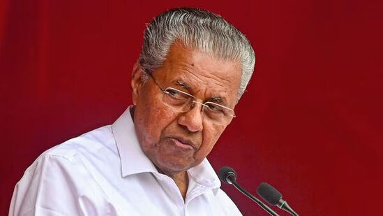 கேரளாவில் உள்ள 20 மக்களவைத் தொகுதிகளில் 71.27 சதவீத வாக்குகள் பதிவாகின. கேரளாவில் மொத்தமுள்ள 20 மக்களவைத் தொகுதிகளில் காங்கிரஸ் 15 தொகுதிகளில் முன்னிலை வகிக்கிறது. பாஜக 2 இடங்களில் முன்னிலை வகிக்கிறது. கேரளாவின் திருவனந்தபுரம், கோழிக்கோடு, வயநாடு &nbsp;மற்றும் பிற தொகுதிகளில், 2024 மக்களவைத் தேர்தலைப் பொறுத்தவரை காங்கிரஸ் மற்றும் சிபிஐ (எம்) வலுவாக உள்ளன. மறுபுறம், இந்திய கூட்டணியின் ஒரு பகுதியாக இருந்தபோதிலும், தேசிய காங்கிரஸ், சிபிஐ-எம் மற்றும் சிபிஐ இடையேயான மோதல் பாஜகவுக்கு சில நன்மைகளை வழங்கக்கூடும். &nbsp;