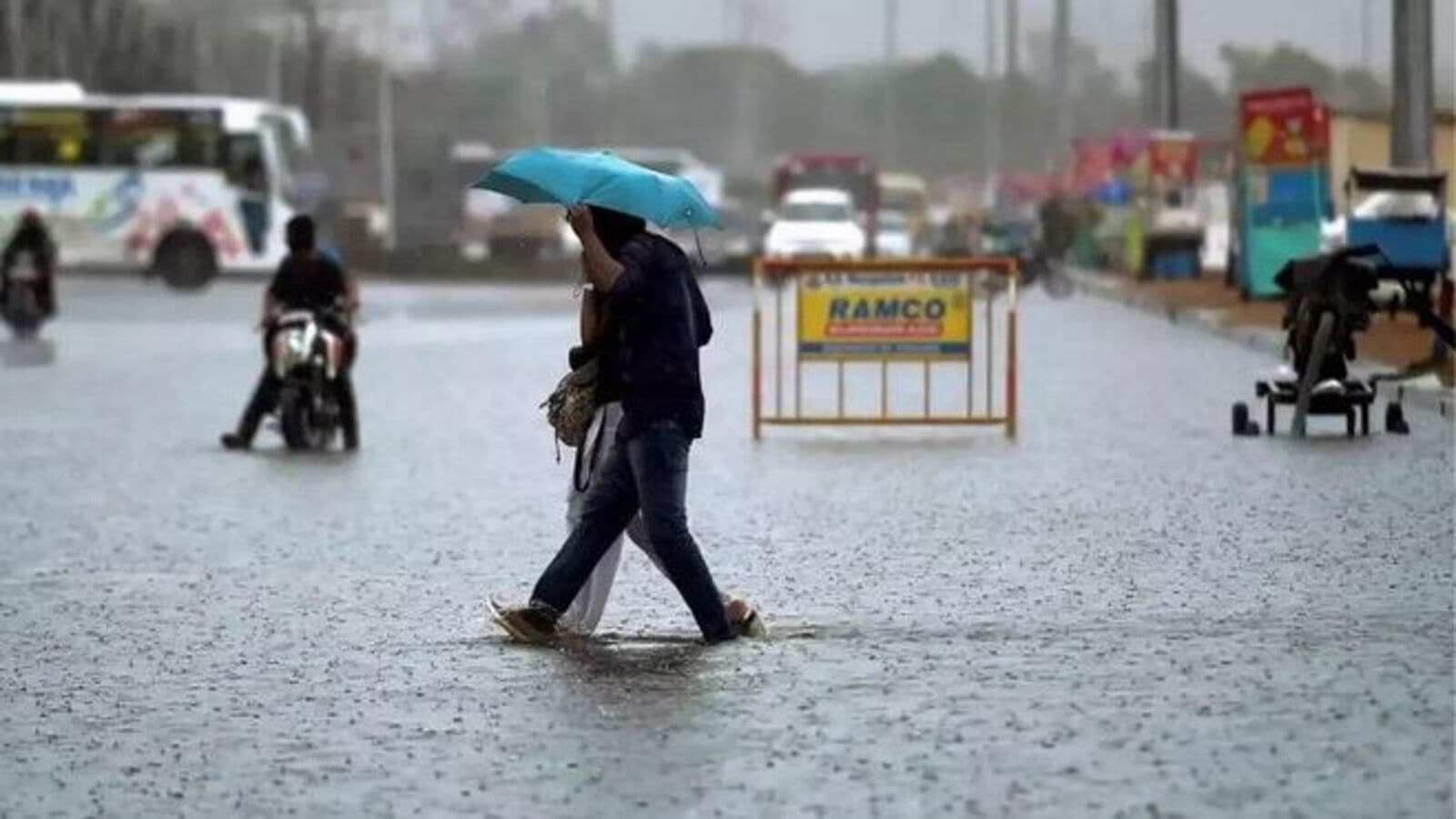 Weather Update : மக்களே உஷார்.. தமிழ்நாட்டில் இன்று 15 மாவட்டங்களுக்கு கனமழை எச்சரிக்கை.. உங்கள் பகுதி இருக்கா பாருங்க!