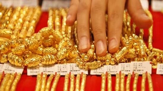 Today Gold Rate: இதுதான் சமயம்! சரியும் தங்கம் விலை! சவரன் எவ்வளவு தெரியுமா?