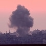 Israel bombs UN school: காசாவில் உள்ள ஐ.நா பள்ளிக்கூடத்தில் இஸ்ரேல் குண்டு வீச்சு: ஹமாஸ் அமைப்பு குற்றச்சாட்டு. REUTERS/Amir Cohen/File Photo