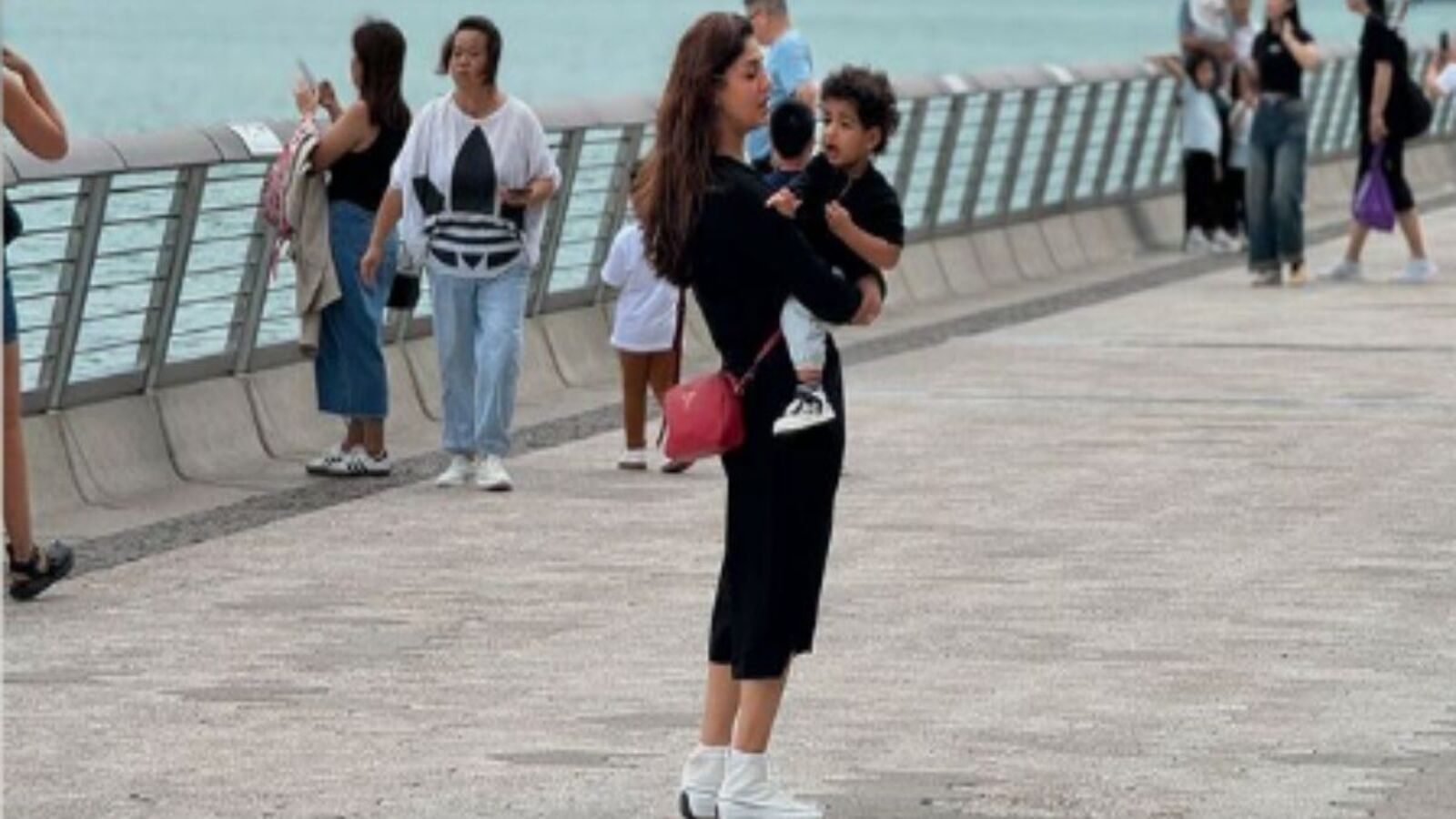 Nayanthara: இந்த மூன்று பேர் இல்லாமல் வெளியே போகமாட்டேன்.. குழந்தைகளுக்காக அடம் பிடிக்கும் நயன்