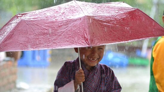 Weather Update : தமிழகத்தில் திருவள்ளூர், சென்னை, செங்கல்பட்டு, காஞ்சிபுரம், கிருஷ்ணகிரி, திருப்பத்தூர், வேலூர், ராணிப்பேட்டை, திருவண்ணாமலை, விழுப்புரம், ராமநாதபுரம் மற்றும் கன்னியாகுமரி மாவட்டங்களில் அடுத்த 3 மணி நேரத்தில் மழைக்கு வாய்ப்பு உள்ளதாக வானிலை ஆய்வு மையம் தெரிவித்துள்ளது.