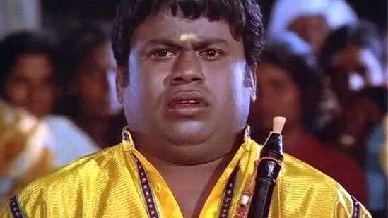 முதன்முறையாக வாங்கிய கார்&nbsp;முதன்முறையாக இவர் ஃபியட் கார் ஒன்றை வாங்கினார். அதை பார்த்த என்னுடைய அப்பாவிற்கு மிகப்பெரிய சந்தோஷம். அதை விட, அவருடைய அப்பாவிற்கு அளவில்லா சந்தோஷம். என்னுடைய மகனும், மருமகளும் எப்படி காரில் வந்து இறங்குகிறார்கள் பாருங்கள் என்று பெருமிதம் அடைந்தார். இவருக்கு ரொமன்ஸே வராது. ஆனால், வெளிநாடுகள், வெளியூர்களுக்கு செல்லும் போது எனக்கு பூ, புடவைகள் உள்ளிட்டவற்றை வாங்கி வருவார்.” என்று பேசினார்.&nbsp;