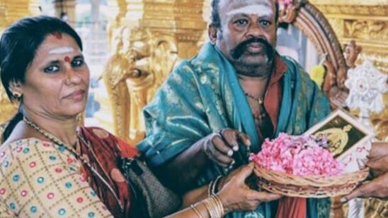 வயல்வெளியில் சிக்கிய கார்.&nbsp;செந்தில் பேசும் போது, “இவளை பெண் பார்க்க செல்லும் போது, சில்க் போன்ற போன்ற ஜிப்பா அணிந்து சென்றேன். அப்போது வெண்ணிலா ஆடை மூர்த்தி அதே போன்ற ஆடைகளை அணிவார். அதைப்பார்த்துதான் நான் அந்த ஆடையை அணிந்து சென்றேன்.” என்று பேசினார்.&nbsp;&nbsp;&nbsp;