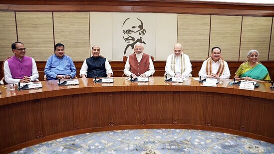 Modi 3.0 Cabinet Update: புதிதாக பொறுப்பேற்ற மோடி அமைச்சரவையின் முதல் கூட்டம் கூடிய நிலையில் இலாகாக்கள் குறித்த தகவல்கள் வெளியாகி உள்ளன. 