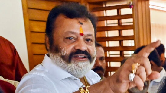 Suresh Gopi: திருச்சூர் நாடாளுமன்றத் தொகுதியில் பாஜக சார்பில் போட்டியிட்ட நடிகர் சுரேஷ் கோபி, வழக்கறிஞரும், மார்க்சிஸ்ட் கம்யூனிஸ்ட் கட்சி வேட்பாளருமான வி.எஸ்.சுனில் குமாரை 74,686 வாக்குகள் வித்தியாசத்தில் வீழ்த்தி வெற்றி பெற்றார்.