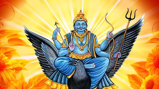 கும்பத்தில் சனி வக்ரப் பெயர்ச்சி ஆகி, வரும் நவம்பர் 15ஆம் தேதி வரை சஞ்சரிப்பார். இந்த காலகட்டத்தில் சில ராசியினருக்கு போதுமான சம்பளம், வசதி வாய்ப்புகள் ஆகியவை கிடைக்கும். கும்பராசியில், சனி வக்ரப் பெயர்ச்சி அடைவதால் உண்டாகும் நன்மைகள் என்ன என்பது குறித்துப் பார்ப்போம்.