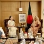 Sonia Gandhi meets Bangladesh PM: வங்கதேச பிரதமர் ஷேக் ஹசீனாவுடன் சோனியா, ராகுல், பிரியங்கா சந்திப்பு