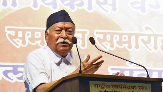 Mohan Bhagwat: மோகன் பகவத் தனது உரையில் வன்முறையால் பாதிக்கப்பட்ட மணிப்பூரையும் குறிப்பிட்டார், மாநிலம் ஒரு வருடத்திற்கும் மேலாக அமைதிக்காக காத்திருக்கிறது என்றார்.