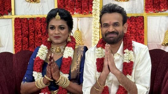 அப்படி இருக்கும் பொழுது நீ இப்படியான ஒரு ராயல்டி தொகையை கேட்பது எந்த விதத்தில் நியாயம். இப்படி பணத்தை சேர்த்து என்ன செய்யப் போகிறாய் என்று கொந்தளித்து பேசி இருந்தார். &nbsp;இவை இளையராஜாவிற்கு கடுமையான கோபத்தை உண்டாக்கியது.&nbsp;&nbsp;