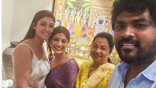 வரலட்சுமி - நிக்கோலாய் திருமணம.. விக்னேஷ் சிவன் நயன்தாராவுக்கு நேரில் அழைப்பிதழ் கொடுத்த வரலட்சுமி! வரலட்சுமி - நிக்கோலாய் திருமணம.. விக்னேஷ் சிவன் நயன்தாராவுக்கு நேரில் அழைப்பிதழ் கொடுத்த வரலட்சுமி!