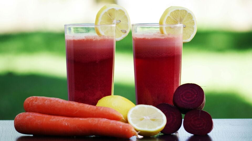 Health juices : உங்கள் சருமத்தை பொலிவாக்கும் ஜூஸ்.. கேரட் முதல் நெல்லிக்காய் வரை அழகு பராமரிப்பு ஜூஸ்கள்