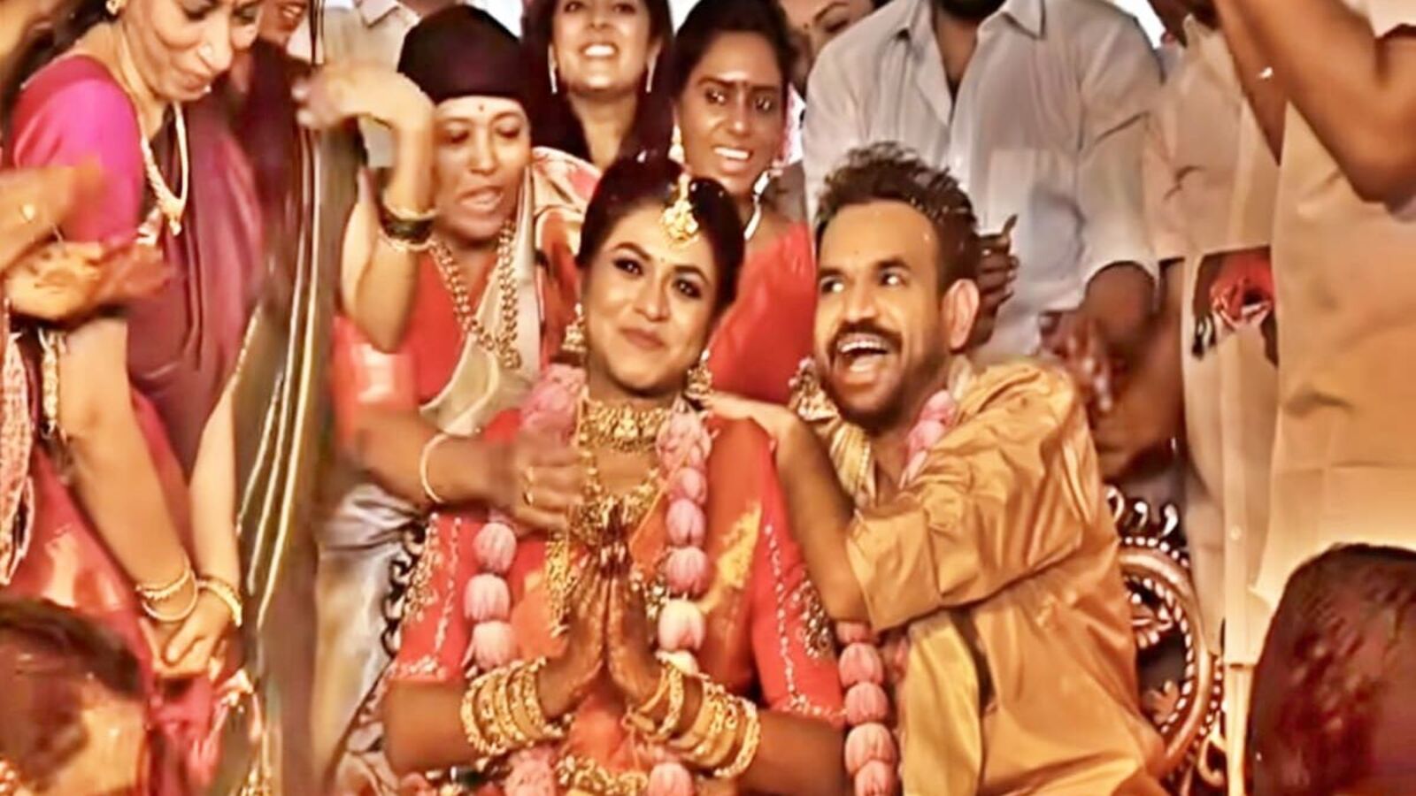 Premji: காதல் திருமணமா? - பிரேம்ஜி- இந்து இடையே இத்தனை வயது வித்தியாசம் இருக்கா..