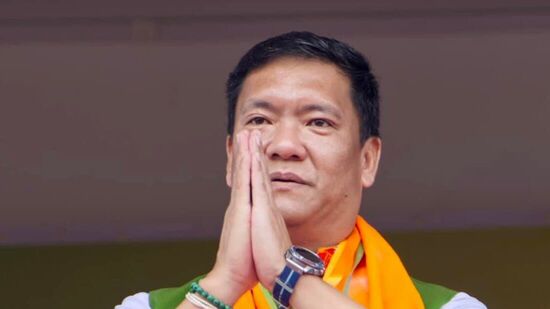 Pema Khandu sworn in as Arunachal CM: அருணாச்சல பிரதேச முதல்வராக 3-வது முறையாக பதவியேற்றார் பெமா காண்டு Pema Khandu sworn in as Arunachal CM: அருணாச்சல பிரதேச முதல்வராக 3-வது முறையாக பதவியேற்றார் பெமா காண்டு