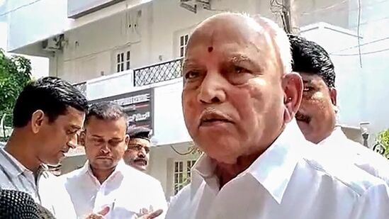 Yediyurappa: போக்சோ வழக்கில் எடியூரப்பாவுக்கு எதிரான பிடிவாரண்ட்...கர்நாடக ஹைகோர்ட் திடீர் உத்தரவு - நடந்தது என்ன?