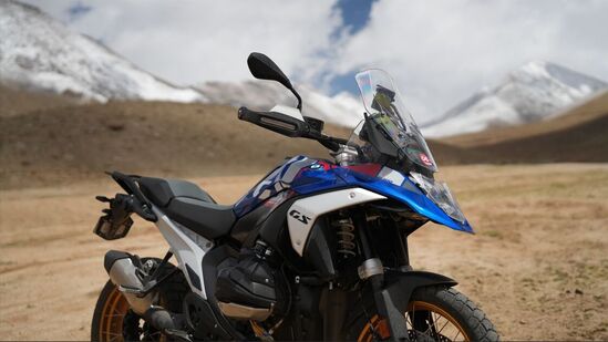 R 1250 GSஐ விட R 1300 GS முற்றிலும் மாறுபட்டதாக உள்ளது. வடிவம் மட்டுமில்லாமல், தொழில்நுட்பத்திலும் இதில் சில குறிப்பிடத்தக்க மாற்றங்கள் செய்யப்பட்டுள்ளன