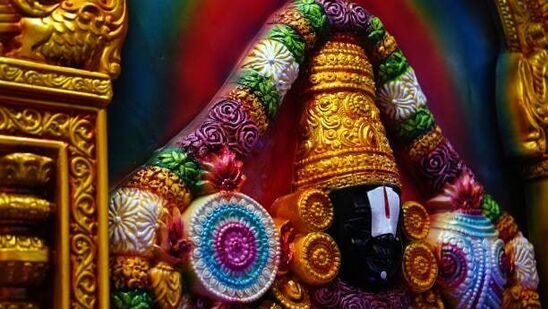 இந்த பேக்கேஜை தெலுங்கானா சுற்றுலாத்துறை 'திருமலை சீக்ரா தர்ஷன்' என்ற பெயரில் அறிமுகப்படுத்தி உள்ளது. அதன்படி, ஹைதராபாத்திலிருந்து விமானம் மூலம் முன்பதிவு செய்து முழு விவரங்களையும் https://tourism.telangana.gov.in/FlightBooking இணையதளத்தில் பார்க்கலாம்.