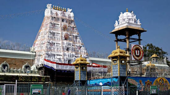 தெலுங்கானா சுற்றுலா மூலம் டிக்கெட் முன்பதிவு செய்யும் போது ஸ்ரீவாரி ஸ்ரீக்ரா தரிசன வசதி கிடைக்கும். நீங்கள் உங்கள் சொந்த வாகனங்களில் வந்து தரிசன டிக்கெட்டுகளுக்கு வந்தால் டி.டி.டி அதிகாரிகள் மறுப்பார்கள். உங்கள் பணம் திருப்பித் தரப்படாது என்று தெலுங்கானா சுற்றுலா அதிகாரிகள் தெளிவுபடுத்தியுள்ளனர். இந்த தொகுப்பு தொடர்பாக உங்களுக்கு ஏதேனும் சந்தேகம் இருந்தால், நீங்கள் 9848540371 எண்ணை தொடர்பு கொள்ளலாம்.