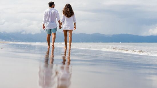 Relationship: கணவன் - மனைவி இடையே ஒற்றுமையை அதிகரிப்பது என்பது குறித்துப் பல்வேறு வல்லுநர்கள் கூறிய கருத்துகளின் தொகுப்பினைக் காணலாம்.&nbsp;
