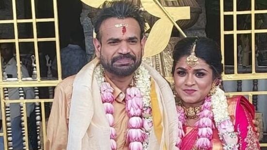 பழைய காதலியை கழட்டிவிட்டு இந்துவை திருமணம் செய்த பிரேம்ஜி? - வெளியான பரபரப்பான தகவல் பழைய காதலியை கழட்டிவிட்டு இந்துவை திருமணம் செய்த பிரேம்ஜி? - வெளியான பரபரப்பான தகவல்