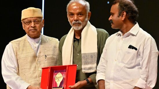 filmmaker Subbiah Nallamuthu: ஆவணப்பட இயக்குநர் சுப்பையா நல்லமுத்துவுக்கு வாழ்நாள் சாதனையாளர் விருது (Photo by Anshuman Poyrekar/ Hindustan Times)