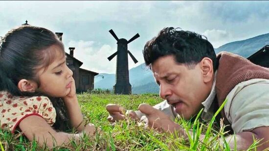 2011 ஆம் ஆண்டு வெளிவந்த தெய்வ திருமகள் திரைப்படத்தின் இந்தப் ஆரிரோ பாடல் பெரும் வெற்றி பெற்றது. இந்தப் பாடலுக்கு ஜி.வி.பிரகாஷ் குமார் இசையமைத்துள்ளார். இந்த பாடலை நா. முத்துக்குமார் எழுதினார்.