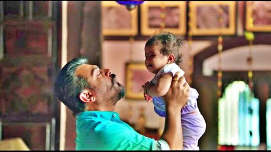 இமான் இசையில் தாமரை வரிகளில் வெளியான பாடல், கண்ணான கண்ணே. சிறந்த மெலோடியாக தேர்வான இந்த பாடல் தமிழ் ரசிகர்களின் இல்லங்களில் ஒளிபரப்பானது. சித் ஸ்ரீராம் குரலில் வெளியான இந்த பாடல் பலரின் கண்களில் நீர் வர வைத்தது.