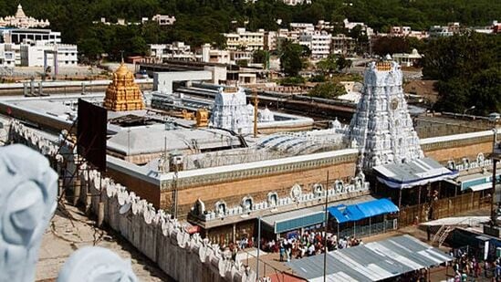 தமிழ்நாடு சுற்றுலா வளர்ச்சிக் கழகத்தின் பயணத் திட்டங்களுக்கு முன்பதிவு செய்ய தமிழ்நாடு சுற்றுலா வளர்ச்சிக் கழகத்தின் www.ttdconline.com என்ற இணையதள பக்கத்தில் பதிவு செய்து கொள்ளலாம்.