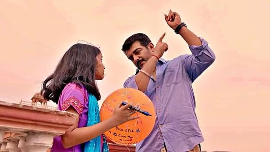 என்னை அறிந்தால் படத்தில் உனக்கென்ன வேணும் சொல்லு என அப்பா தன் மகளை பார்த்து பாடும் பாடல் மாயாஜாலம் ஏற்படுத்தும். தாமரையின் பாடல் வரிகள் உணர்வுகளை கச்சிதமாக வெளிப்படுத்தும்.