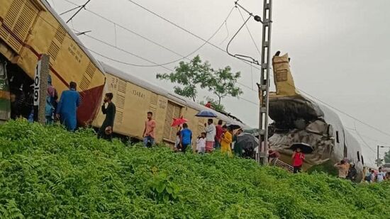 Kanchanjunga Express Accident: ‘ஐயோ பாவம்’-கஞ்சன்ஜங்கா எக்ஸ்பிரஸ் மீது சரக்கு ரயில் மோதி விபத்து.. 5 பேர் பலி (Sourced image.)