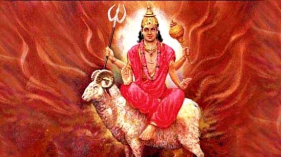இந்நிலையில் ஜூன் மாதத்தில் செவ்வாய் பகவான் ரிஷப ராசியில் நுழைய உள்ளார். இதனால் குரு மற்றும் செவ்வாய் சேர்க்கை நிகழவுள்ளது. இந்த இரண்டு கிரகங்களின் சேர்க்கையால் அனைத்து ராசிகளுக்கும் கட்டாயம் தாக்கம் இருக்கும். இருப்பினும் ஒரு சில ராசிகள் யோகத்தை பெற்றுள்ளனர். அது எந்தெந்த ராசிகள் என்பது குறித்து இங்கு காணலாம்.&nbsp;