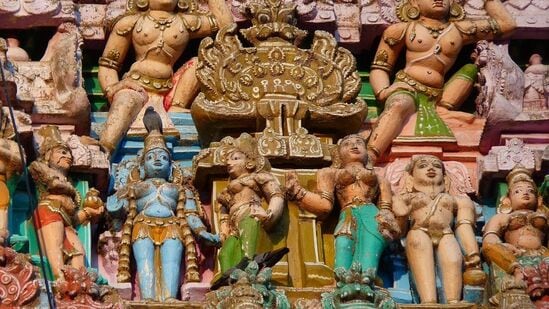 மார்க்கண்டேய புராணம் மற்றும் விஷ்ணு புராணத்தின்படி, ஏகாதசி என்பதே விஷ்ணுவின் வெளிப்பாடாகும். இந்த நாளில் விரதத்தை (விரதம்) கடைப்பிடிப்பது அனைத்து பாவங்களையும் சுத்தப்படுத்தும் என்று நம்பப்படுகிறது. நிர்ஜலா ஏகாதசி விரதத்தை முடிப்பது விஷ்ணுவின் அருளைப் பெறுவதாகக் கூறப்படுகிறது, பக்தருக்கு மகிழ்ச்சி, செழிப்பு மற்றும் பாவங்களுக்கு மன்னிப்பு அளிக்கிறது. வருடத்தின் 24 ஏகாதசிகளையும் கடைப்பிடிப்பதற்கு சமமான புண்ணியம் கிடைக்கிறது. இந்த விரதம் வைணவர்களால் மிகவும் பிரபலமானது மற்றும் கண்டிப்பாக அனுசரிக்கப்படுகிறது.