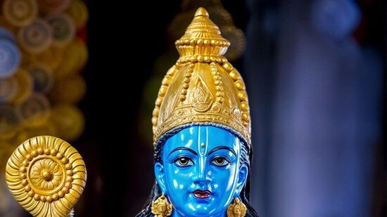 பிரம்ம வைவர்த்த புராணத்தின்படி, உணவின் மீது மிகுந்த அன்பு கொண்டிருந்த பீமன், அனைத்து ஏகாதசி விரதங்களையும் கடைப்பிடிக்க விரும்பினார், ஆனால் அவரது பசியைக் கட்டுப்படுத்த போராடினார். இதற்குத் தீர்வு காண மகாபாரதத்தை எழுதியவரும் பாண்டவர்களின் பாட்டனாருமான வியாசர் முனிவரை அணுகினார். ஒவ்வொரு ஆண்டும் ஒரு நாள் கடுமையான விரதமான நிர்ஜல ஏகாதசியைக் கடைப்பிடிக்குமாறு வியாசர் அவருக்கு அறிவுறுத்தினார். அவ்வாறு செய்வதால் பீமன் 24 ஏகாதசிகளின் புண்ணியத்தை அடைந்தான்.