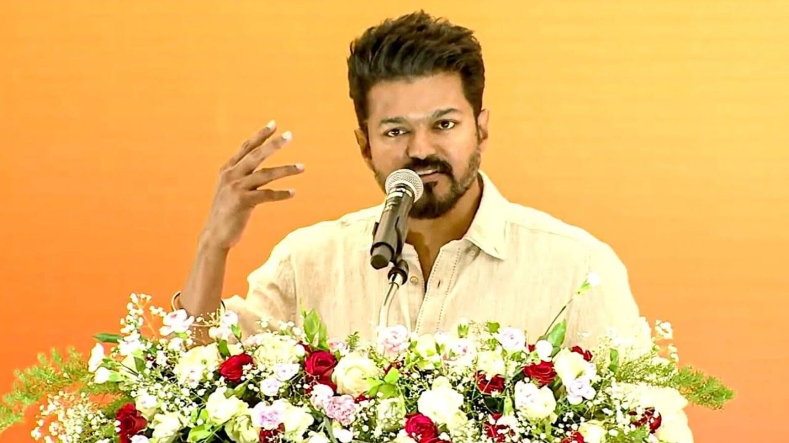 Vijay : விஜய் ரசிகர்களுக்கு குட் நியூஸ்.. இனி அரசியல் தான் என்று சொன்ன விஜய்.. அடுத்தடுத்து மூன்று படங்கள் வருதாமே..