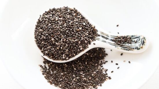 Chia or Flax Seeds : உங்களுக்கு அதிக நன்மைகளைத் தருவது சியா விதைகளா அல்லது ஃப்ளாக்ஸ் சீடா? – விளக்கம்!