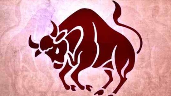 ரிஷப ராசி: உங்கள் ராசிகள் முதல் வீட்டில் குரு பகவான் உதயமாகின்றார். இதனால் உங்களுக்கு திட்டமிட்ட வேலைகள் அனைத்தும் முடிவடையும். எடுத்துக்கொண்ட காரியங்கள் அனைத்தும் வெற்றி அடையும். நிதி நிலைமையில் நல்ல முன்னேற்றம் இருக்கும். வேலை செய்யும் இடத்தில் பதவி உயர்வு மற்றும் சம்பள உயர்வு கிடைக்கக்கூடும்.&nbsp;