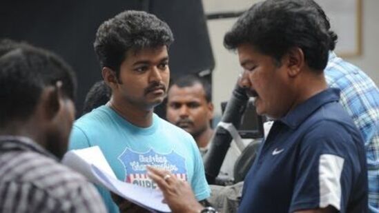 அன்றைய தினம் படப்பிடிப்பில், கல்லூரி சம்மந்தப்பட்ட காட்சி எடுக்கப்போகிறீகளா? இல்லை வேறு காட்சியை என்று அந்தப்படத்தின் அசோசியேட் டைரக்டரிடம் கேட்டேன்.&nbsp;&nbsp;