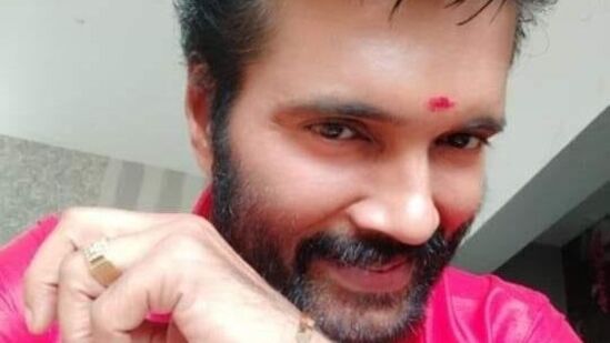 எப்படி தவறு என்றால், ஒரு செல்போன் அல்லது கார் என எது காணாமல் போனாலும், காவல்நிலையத்தில் புகார் அளிக்கிறீர்கள். அந்த வழக்கையெல்லாம் நீங்கள் எடுத்துக்கொள்கிறீர்கள். அதே போல ஒரு பெண் காணாமல் போனாலோ அல்லது அந்தப்பெண்ணை ஒருவர் தூக்கிச் சென்றாலோ, அதற்கு என்ன பாதுகாப்பு.. நீங்களெல்லாம் சேர்ந்து அந்த பெண்ணுக்காக ஒரு கையெழுத்து போட்டால், அந்த பெண்ணுக்கு கல்யாணம் ஆகி விடுமா? அப்படியென்றால் அந்த பெற்றோரின் நிலைமை..&nbsp;&nbsp;