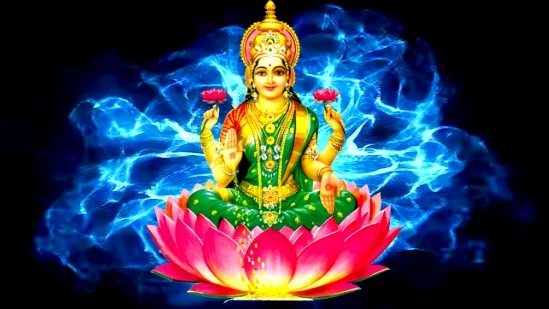 கிரகங்களின் இயக்கத்தை வைத்துப் பார்க்கும்போது, இந்த ஆண்டு இறுதி வரை, சில ராசிகள் மகாலட்சுமி தேவியின் ஆசீர்வாதத்தைப் பெறுகின்றன. அன்னை மகாலட்சுமியின் அருள் நிலைத்திருந்தால் செல்வமும் உணவும் வாழ்வில் நிலைத்து நிற்கும்.